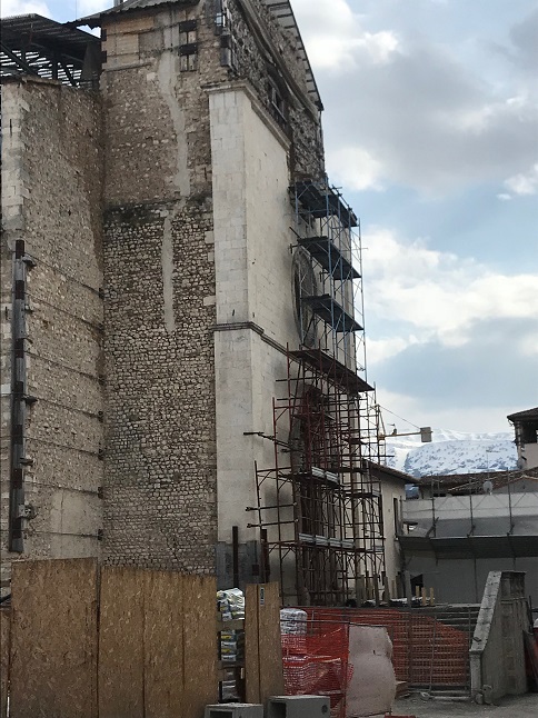 La facciata della Chiesa di Santa Maria Paganica Aprile 2018