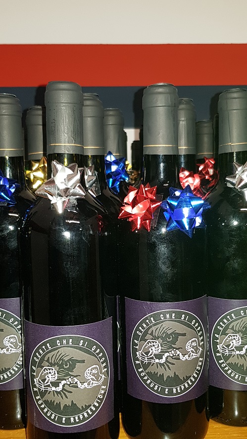 Bottiglia di vino da noi autoprodotta per raccogliere la somma da ripartire equamente tra Luca Fanesi e  il progetto per l'Associazione Italiana Sclerosi Multipla L'Aquila