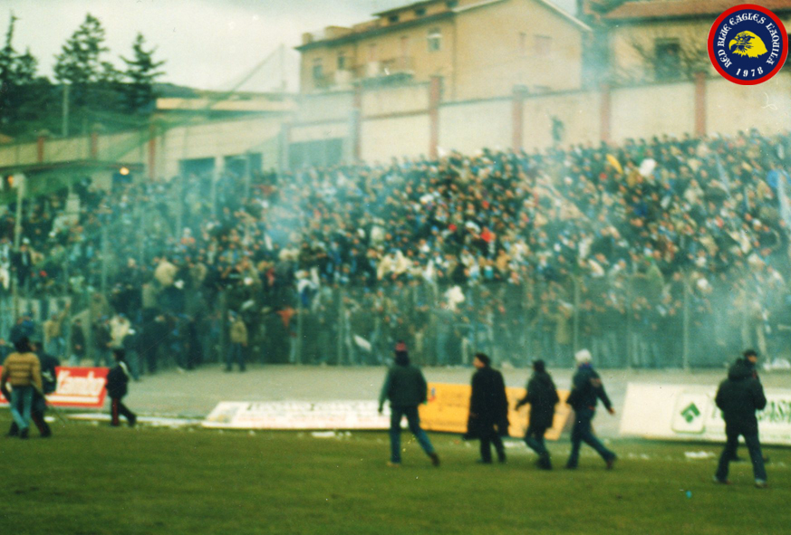 Scontri in campo al termine di L'Aquila-Pescara 9-02-2003 serie C1