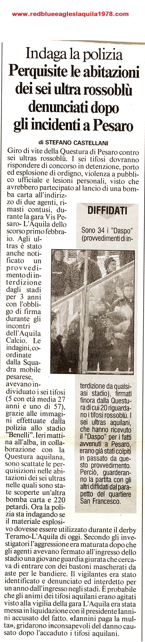 Disordini nel settore ospite con lancio di bombe carta e ferimento di due poliziotti in Vis Pesaro- L'Aquila 10-2-2004 serie C1 (2)